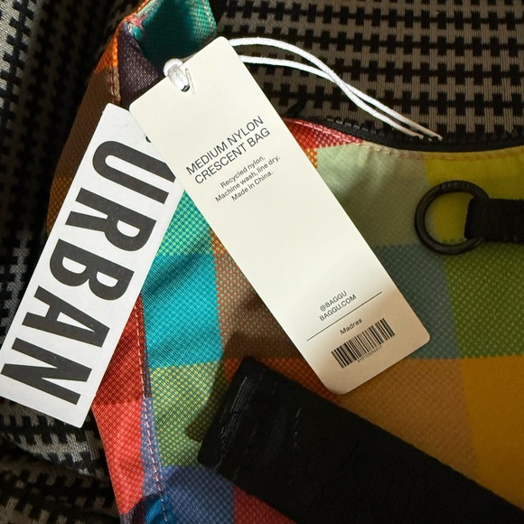 Baggu Madras Medium Crescent crossbody bag - a UO exclusive!! - NWT - Picture 6 of 8